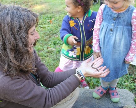 Susie Spikol Faber and some young friends find an earthworm.