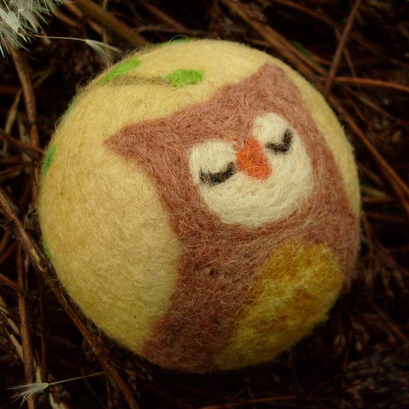 A needle-felted owl. (photo: Rjabinnik and Rounien via the Flickr Creative Commons)